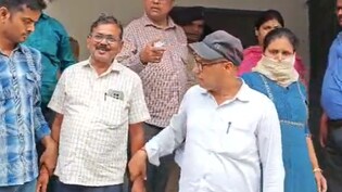 गोपालगंज डीएम के सोशल मीडिया अकाउंट पर साइबर हमला, क्लोन बना कर मैसेंजर से मांगे पैसे