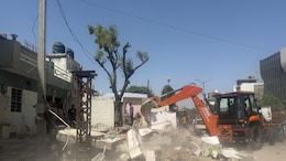 जयपुर में चला बुलडोजर&hellip; 20 करोड़ की सरकारी जमीन से हटाया कब्जा, 11 पक्के मकान भी ढहाए