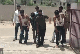 नींबू उधार न देने पर 4 लोगों ने सब्जीवाले को पीटा, अब पुलिस ने किया ऐसा हाल कि चल भी नहीं पा रहे