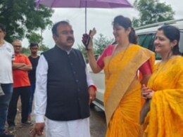 Ashok Kharat Case : रुपाली चाकणकरांच्या बहिणीचं टेन्शन वाढलं, पोलिसांनी पुण्याच्या पत्त्यावर धाडली 'ही' नोटीस