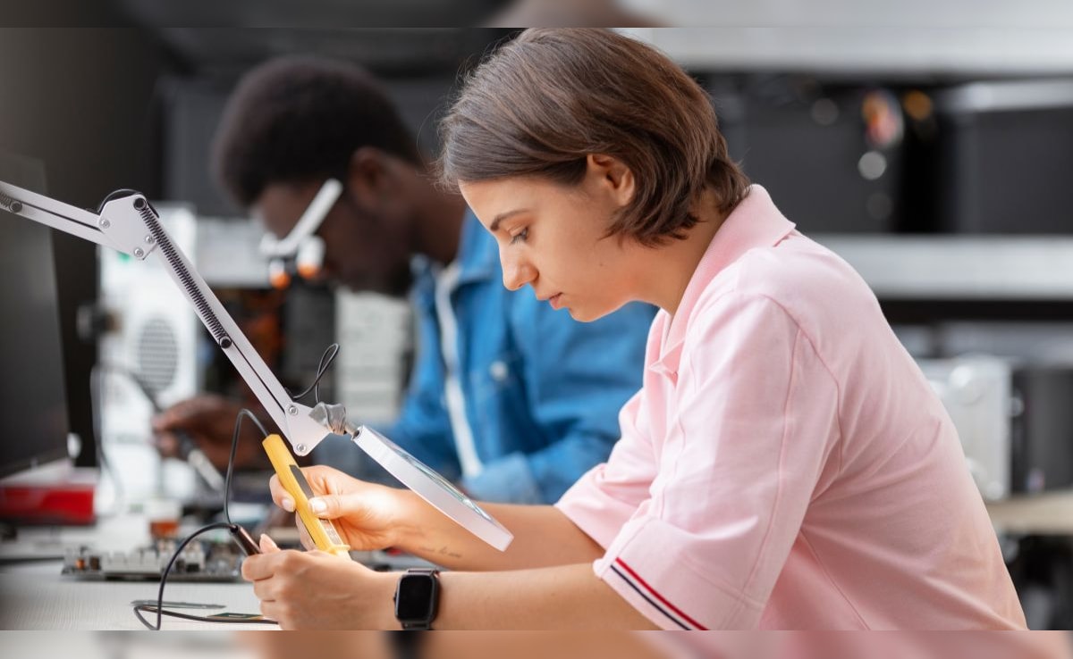 JEE Main के बाद किन इंजीनियरिंग कॉलेजों में मिलता है एडमिशन? जानें IIT के लिए क्या जरूरी