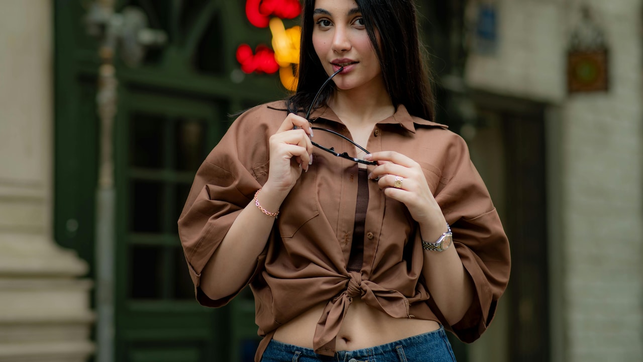 5 Flattering Tops For When You Do Not Want Anything Too Tight or Too Loose