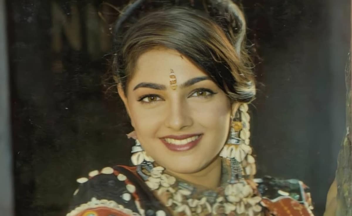 ममता कुलकर्णी की 3 रेयर तस्वीरें, शाहरुख खान, सलमान खान और आमिर खान साथ दी हिट फिल्म, एक घटना से बदला करियर