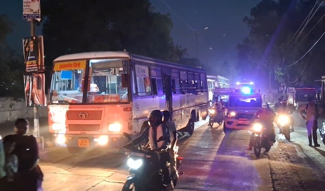 पेड़ गिरने से लग गया ट्रैफिक जाम