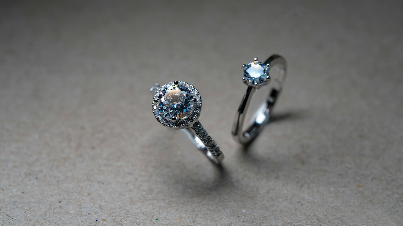 Top 5 Lightweight Statement Rings That Do Not Hurt Your Fingers