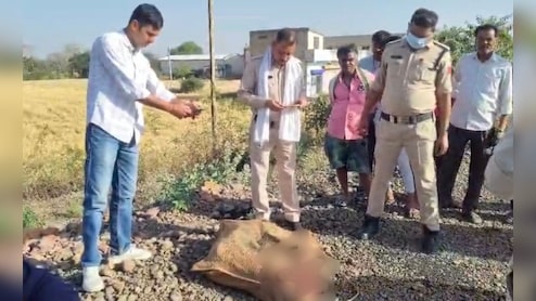 हाईवे पर &lsquo;मौत का बोरा&rsquo;! रोटी-ककड़ी हाथ में, साड़ी के पल्लू से कसकर कौन बांध गया लाश?