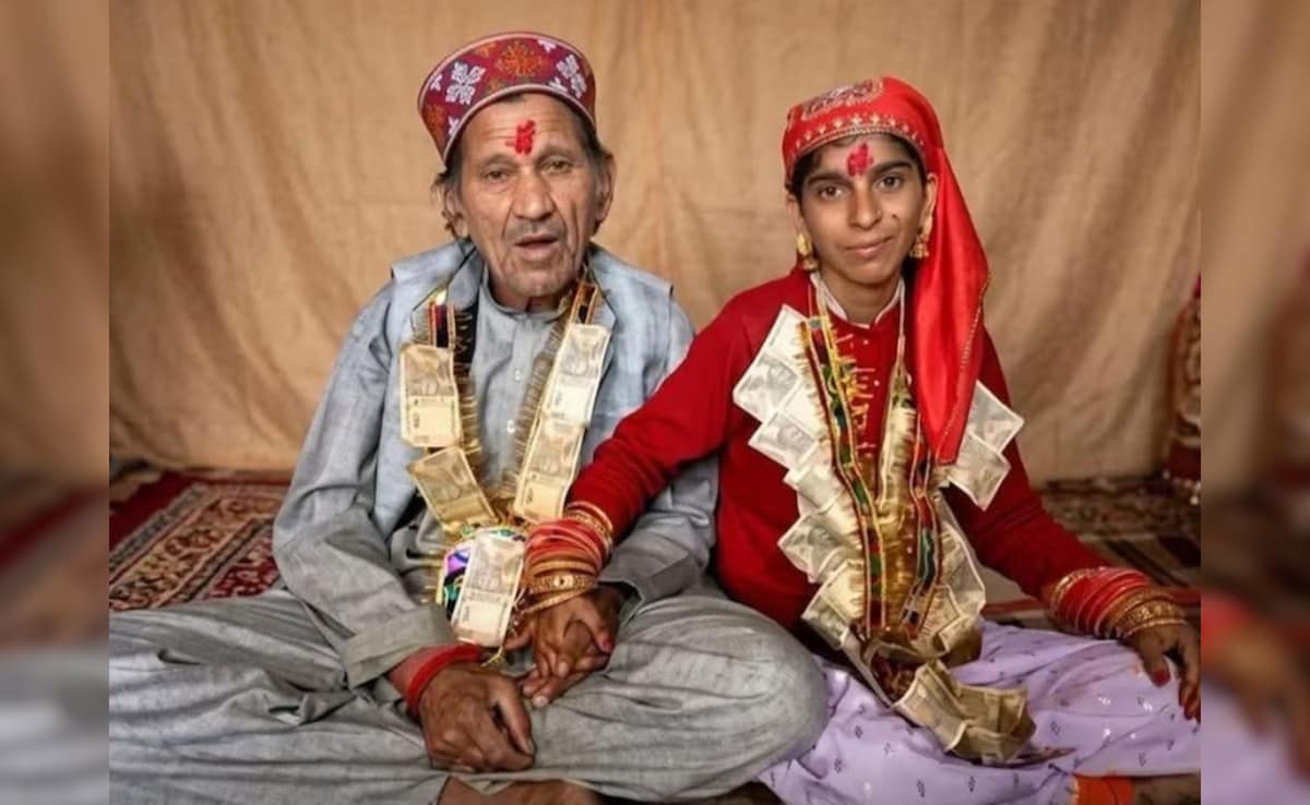 हिमाचल में 'मिया-बीबी राजी तो क्या करेगा काजी', 66 के दूल्हे संग 35 की दुल्हनियां का डांस वायरल