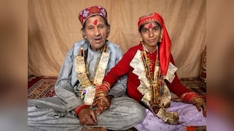 हिमाचल में 'मिया-बीबी राजी तो क्या करेगा काजी', 66 के दूल्हे संग 35 की दुल्हनियां का डांस वायरल