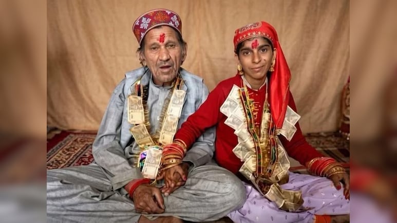 हिमाचल में 'मिया-बीबी राजी तो क्या करेगा काजी', 66 के दूल्हे संग 35 की दुल्हनियां का डांस वायरल