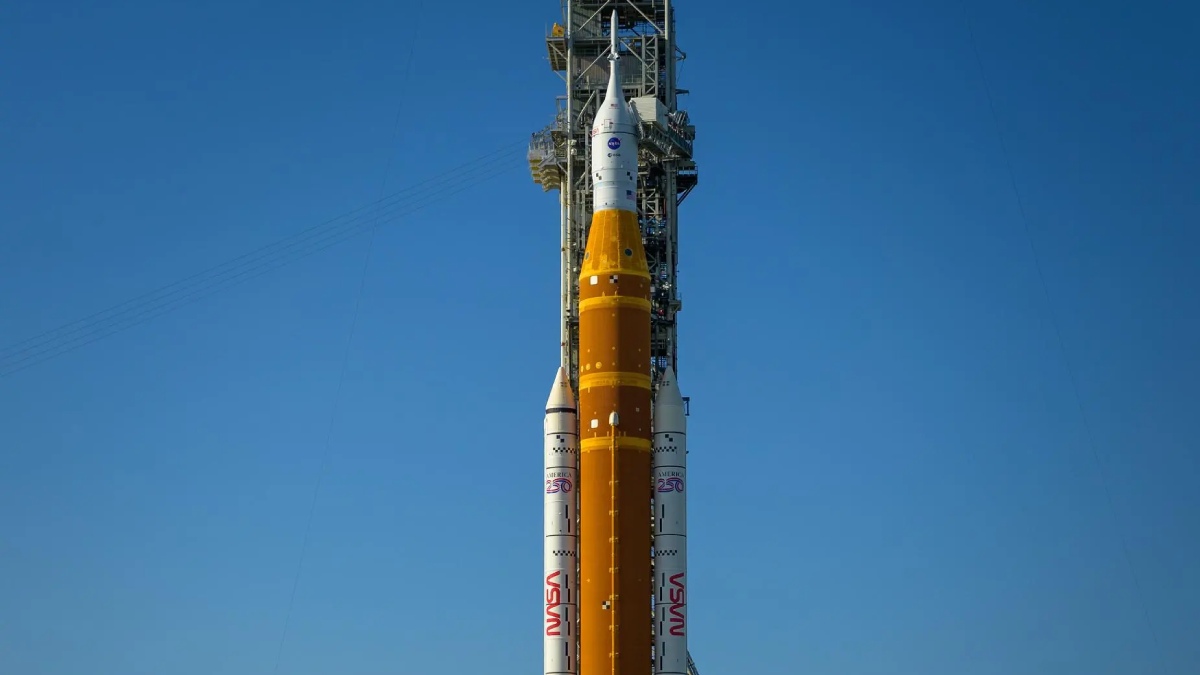 Artemis II Launch: जानें NASA के SLS रॉकेट की ताकत, जिससे आज शुरू होगा नया Moon मिशन