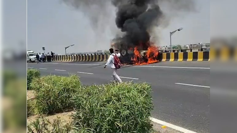टोंक: भीषण सड़क हादसा, करोड़ों का कैश लेकर जा रही HDFC बैंक की गाड़ी बनी आग का गोला