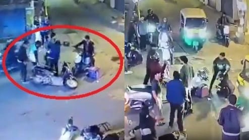 सड़क पर कमजोर को पीट रहे गुंडों को रहागीरों ने सिखाया सबक, ये वीडियो लोगों को कर रहा है जागरूक