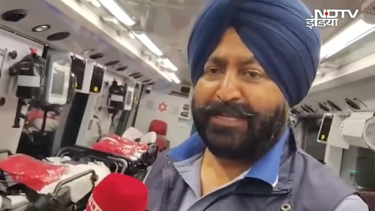 Exclusive: 7 बेड, वेंटिलेटर, लिफ्ट भी...  ईरानी हमलों के बीच इजरायल में 'देवदूत' बन सड़कों पर दौड़ रहा अस्पताल