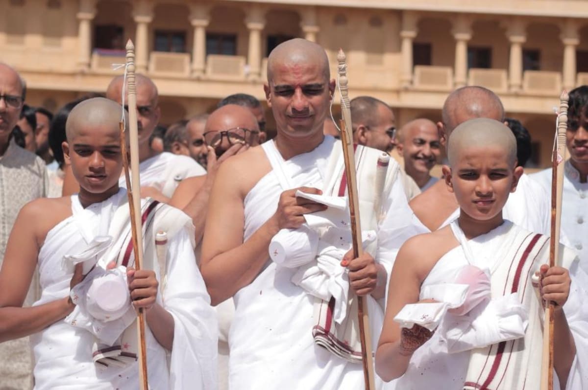 परिवार के सभी सदस्य अब सांसारिक जीवन को त्याग चुके हैं.