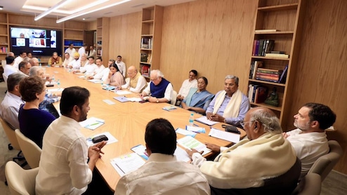 Congress Holds High-Level Meet, Discusses Middle East War, Policy Issues