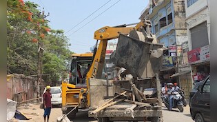 बिहार: अवैध निर्माण पर बुलडोजर एक्शन से मचा हड़कंप, 2000 तक जुर्माना, अगली बार सीधे FIR की चेतावनी