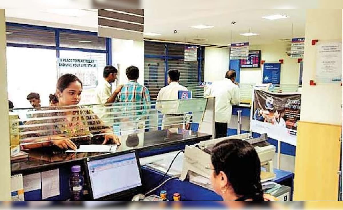 Bank Holiday April 2026: अप्रैल के 10 दिन बीते, अब 20 में कितने दिन खुलेंगे बैंक, चेक कर लें लिस्ट