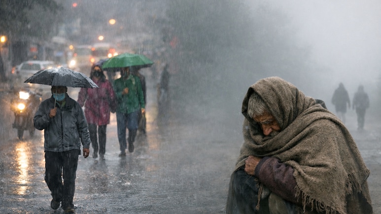 UP Weather Update: बारिश से यूपी में बदला मौसम का मिजाज, IMD ने 8 डिग्री तक तापमान गिरने की जताई संभावना