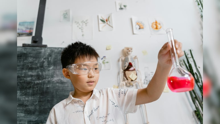 क्&zwj;लास 6 के बच्&zwj;चे को इन तरीकों से पढ़ाएं साइंस,  सेल्&zwj;फ स्&zwj;टडी की पढ़ जाएगी आदत