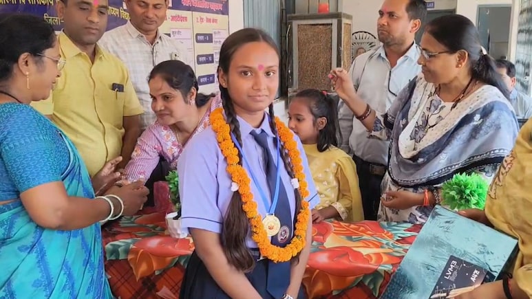 Success Story: 9वीं क्लास की छात्रा हिमांशी ने हासिल की बड़ी सफलता, ISRO के प्रतिष्ठित प्रोग्राम में हुआ चयन, छत्तीसगढ़&nbsp;का बढ़ाया मान