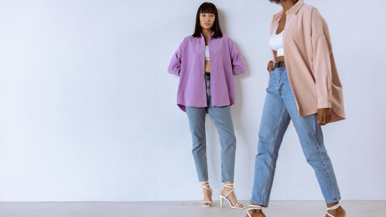 How To Pick Oversized Shirts Without Looking Swamped