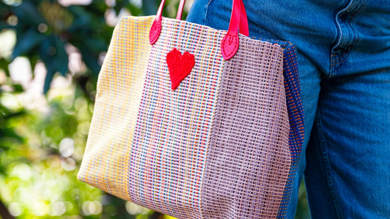 Heavy Tote Bags Explained: How Fabric Choices Affect Weight And Comfort Heavy Tote Bags Explained: How Fabric Choices Affect Weight And Comfort