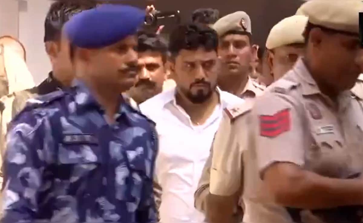 Breaking Live: काला जठेड़ी सहित 10 गैंगस्टर पटियाला हाउस कोर्ट में, चप्पे-चप्पे पर पुलिस, सामने आया वीडियो