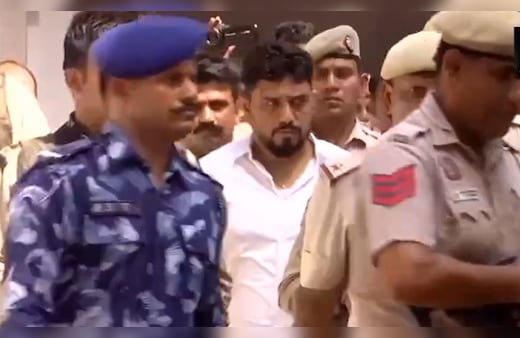 Breaking Live: काला जठेड़ी सहित 10 गैंगस्टर पटियाला हाउस कोर्ट में, चप्पे-चप्पे पर पुलिस, सामने आया वीडियो
