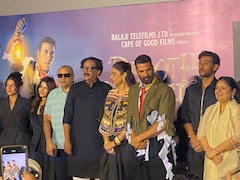 स्टेज पर अपनी बात बोल रहे थे राजपाल यादव, अक्षय कुमार ने बीच में हटाया, बोले- आप ऐसे क्यों बात करते हो...