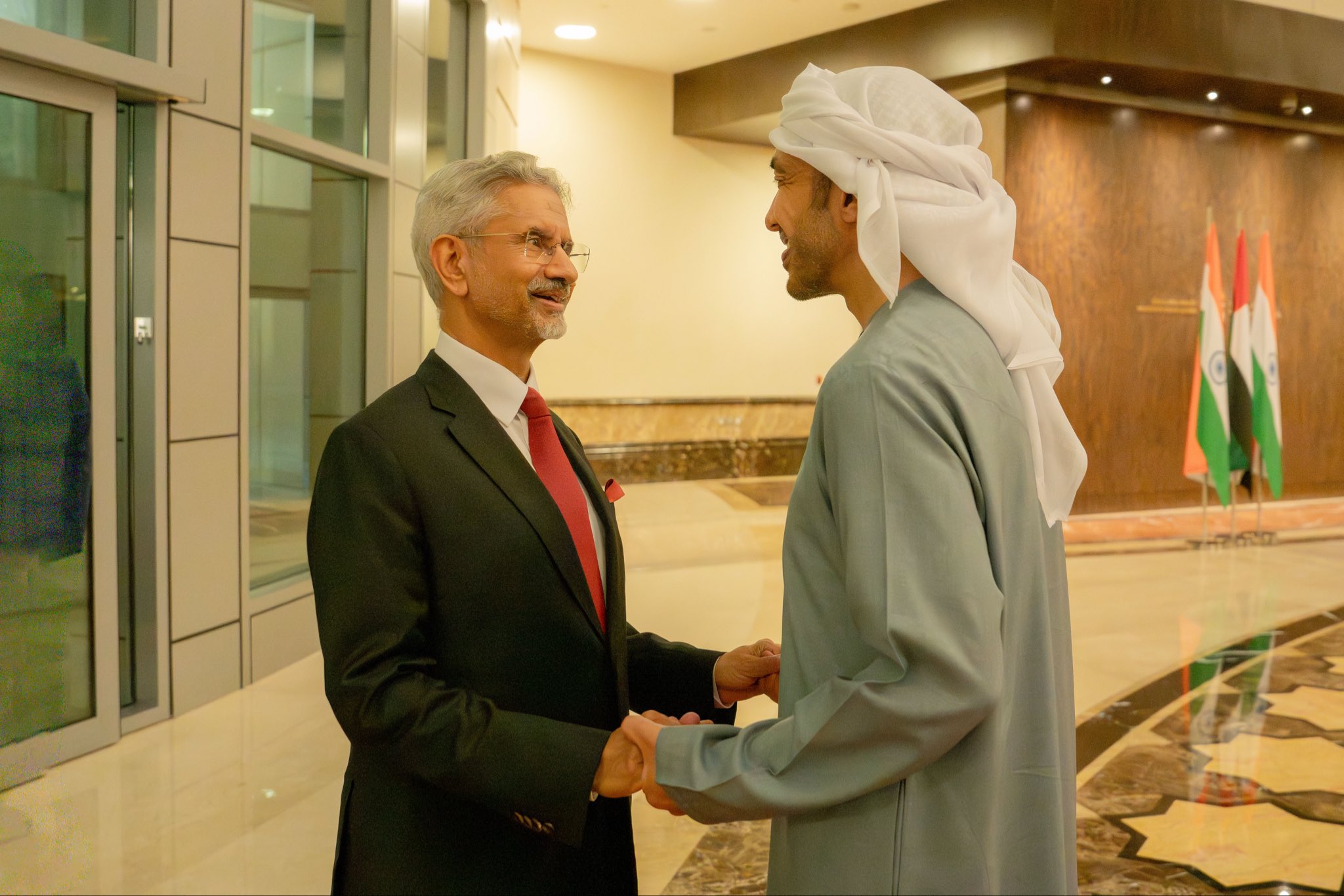 अबू धाबी में UAE के विदेश मंत्री से मिले जयशंकर, क्षेत्रीय हालात और साझेदारी पर समेत इन मुद्दों पर हुई चर्चा