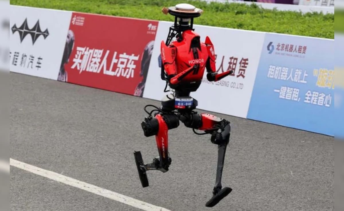 गजब: इंसानों को पीछे छोड़...रोबोट ने तोड़ा वर्ल्ड रिकॉर्ड, 50 मिनट 26 सेकेंड में पूरी की 21 KM की हाफ मैराथन