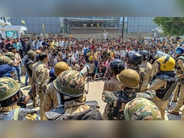 पगार कम, किराए की मार, महंगाई का सितम... मजदूरों ने फूंक दी कई गाड़ियां, नोएडा हिंसा में अब तक क्या-क्या हुआ?