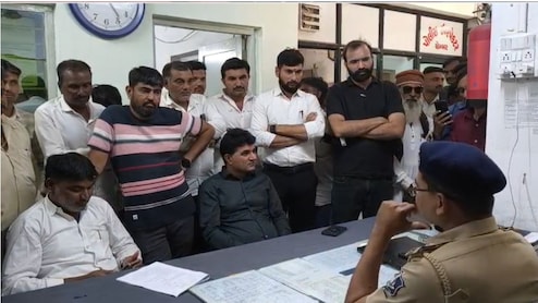 आप के गुजरात प्रदेश अध्यक्ष इसुदान गढ़वी को पुलिस ने लिया हिरासत में, इस वजह से बढ़ा टकराव