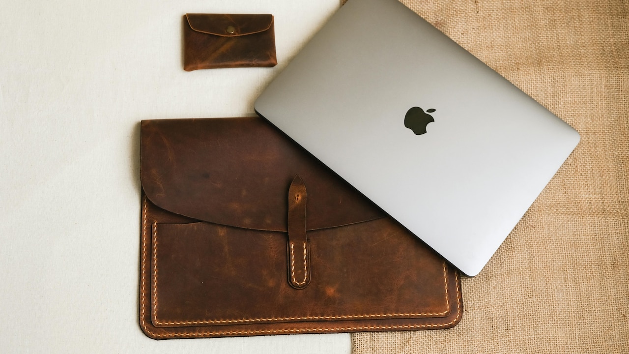 Give your laptop a new look with these laptop bags under ₹1,000