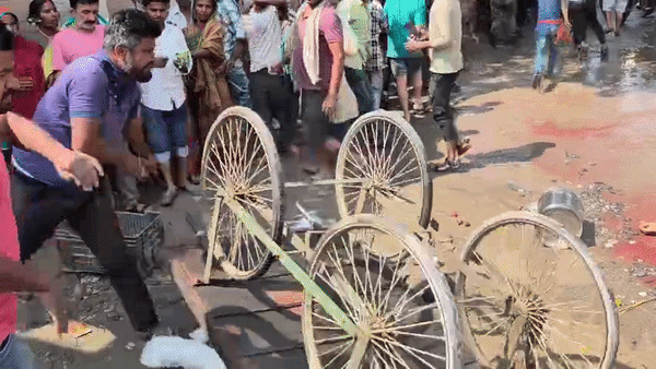 पार्किंग विवाद में सत्तू वाले ने काट दी पिकअप चालक की गर्दन, भीड़ ने हत्यारे को ऑन द स्पॉट दी मौत