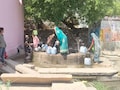 Rajasthan: तालाब के किनारे प्यासा गांव, फाइलों में विकास पर जमीन पर सिर्फ सूखा; बूंद-बूंद पानी के लिए रात-भर जागती हैं महिलाएं&nbsp;