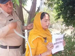 न्याय दो या दे दो फांसी, सूदखोरों से परेशान महिला का जनसुनवाई में हंगामा, पति खा चुका है जहर&nbsp;