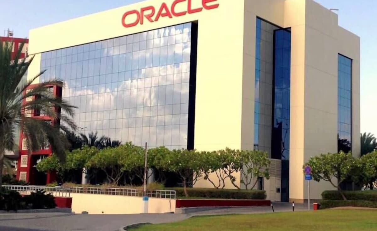 Oracle To Cut Over 20,000 Jobs: Is AI Hitting Senior Employees First?
