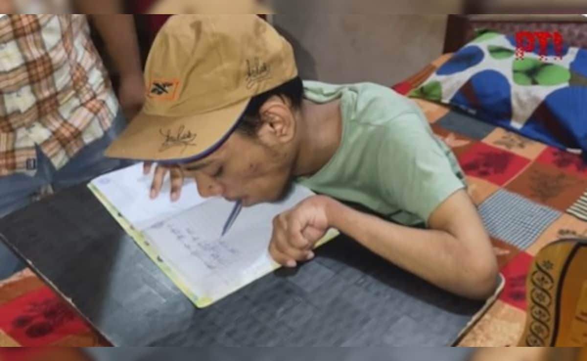 सलाम है इस जज्बे को! न हाथ चले न पैर, फिर भी झारखंड 10वीं बोर्ड में फैजान कर गया टॉप