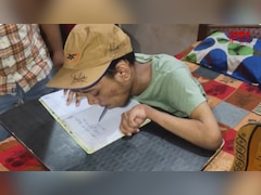 मुंह में कलम थाम कर लिखा किस्मत का पन्ना! सेरेब्रल पाल्सी को हरा फैजान बना झारखंड मैट्रिक Topper