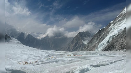 Mountaineers Reopen Everest Route After 2 Week Blockage By Massive Ice Chunk