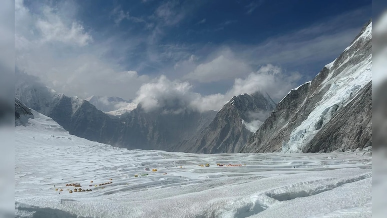 Mountaineers Reopen Everest Route After 2 Week Blockage By Massive Ice Chunk