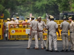 Delhi News: अपने ही पिता ने एक महीने की मासूम को नाले में फेंका, 'देवदूत' बनकर दिल्ली पुलिस ने बचाई जान