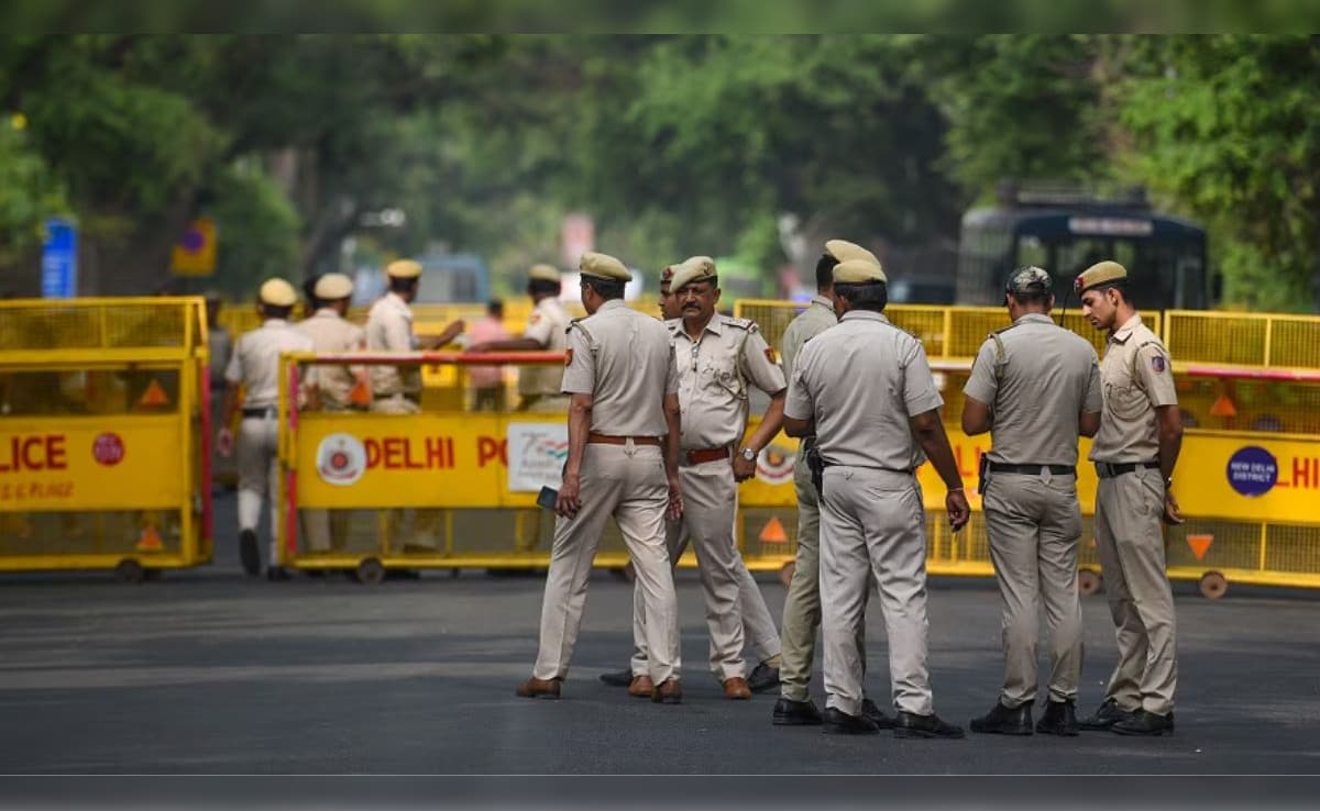 रिश्ते,साजिश और हत्या का क्या है खौफनाक सच! दिल्ली में बेड बॉक्स से मिली लाश, जांच में जुटी पुलिस की कई टीमें
