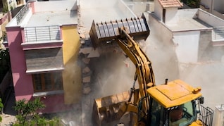 अगर घर खरीदने जा रहे हैं तो ठहरिए, ये गलती आपको भारी पड़ सकती है! जानकर भी ना करें ये भूल