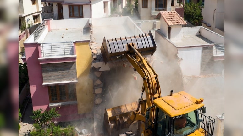 अगर घर खरीदने जा रहे हैं तो ठहरिए, ये गलती आपको भारी पड़ सकती है! जानकर भी ना करें ये भूल