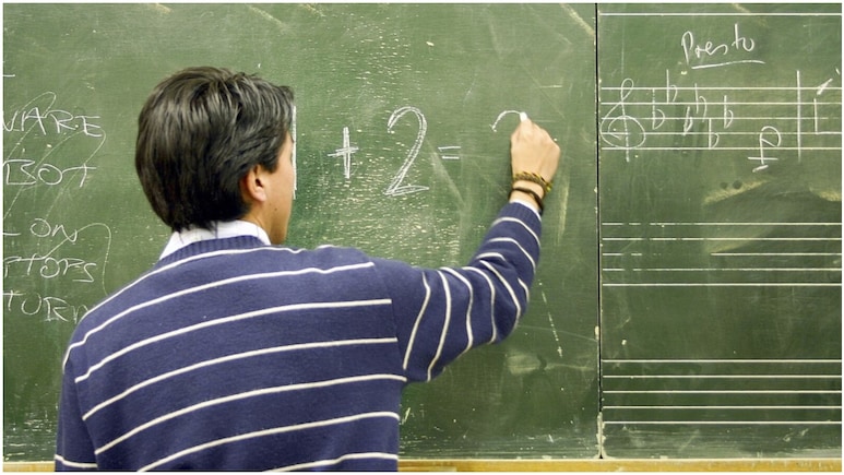 हिमाचल के 3 प्रोफेसरों को सरकार ने एक झटके में नौकरी से निकाला, छात्राओं ने लगाए थे गंभीर आरोप