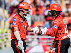 SRH vs RR LIVE Score, IPL 2026: Ishan Kishan Takes Down Jofra Archer, Kavya Marans Reaction Viral