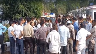 ब्रेन ट्यूमर ऑपरेशन के बाद पेट पर चीरा! जिंदा को मुर्दा बताया, जानिए सतना अस्पताल में बवाल का पूरा मामला