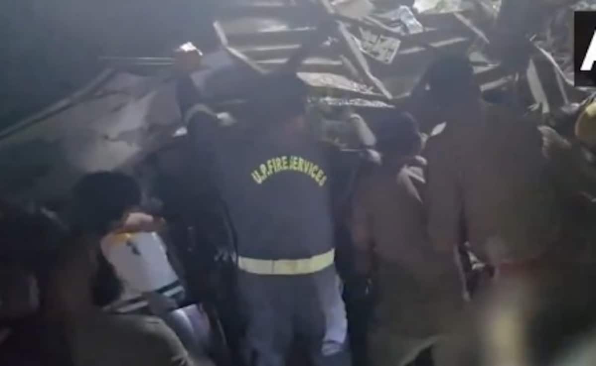 Hapur Accident: हापुड़ में बारातियों से भरी बस और ट्रक के बीच भीषण भिड़ंत, छह लोगों की मौत, कई घायल